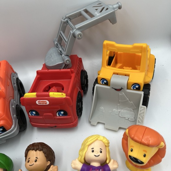 Fisher Price & Assorted Little People Lot 4 Vehicles 14 People And A Lion - Picture 3 of 10